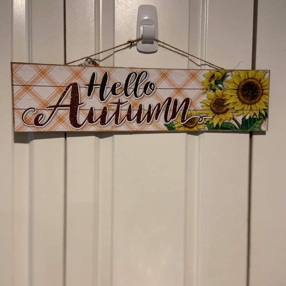 Fall / Hello autumn sunflower sign decorat…